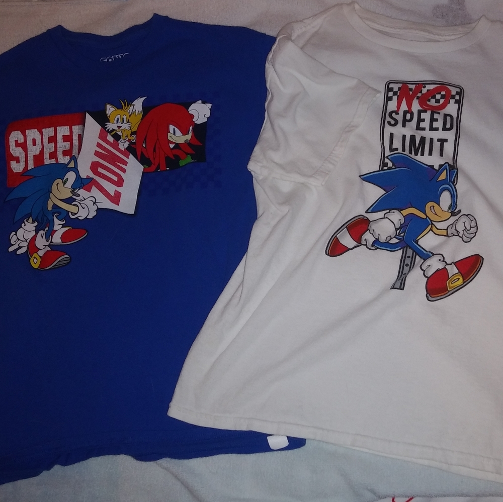 Boys sonic shirts size large